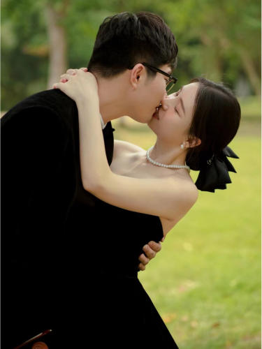 午后的阳光，油画般的草坪
