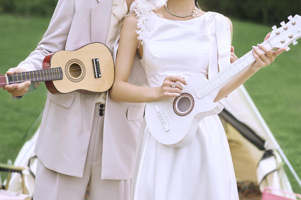 Get超甜的纪实婚纱照💕纯客片欣赏
