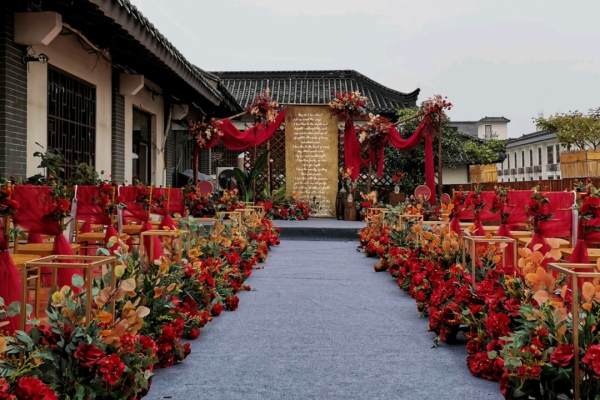 自家门前的婚礼