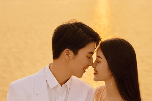 被夸爆的夕阳婚纱照 完美诠释了电影感婚纱照 爱了
