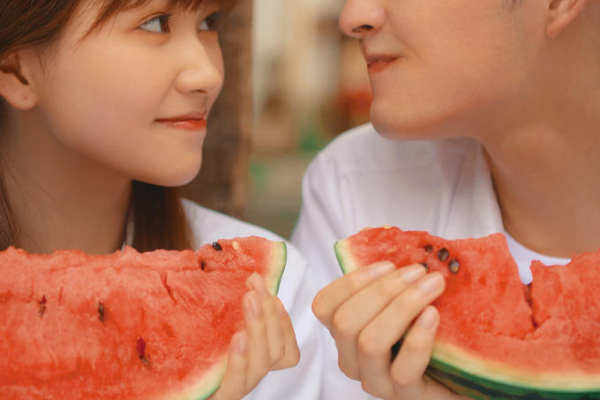 夏日炎炎有你真甜西瓜味的婚纱照