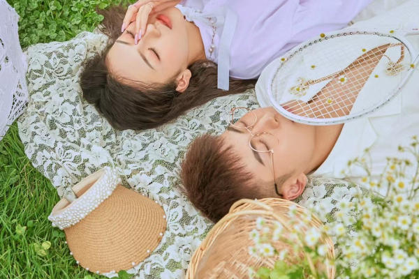 满屏的清新自然，森系婚纱照