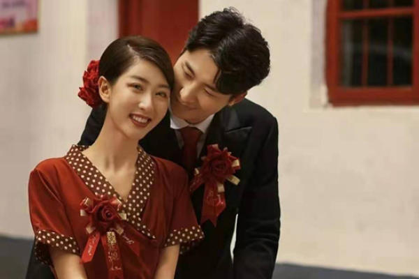 父母爱情怀旧风婚纱照