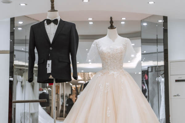最新婚纱礼服租售