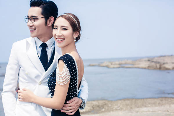 复古海边婚纱照
