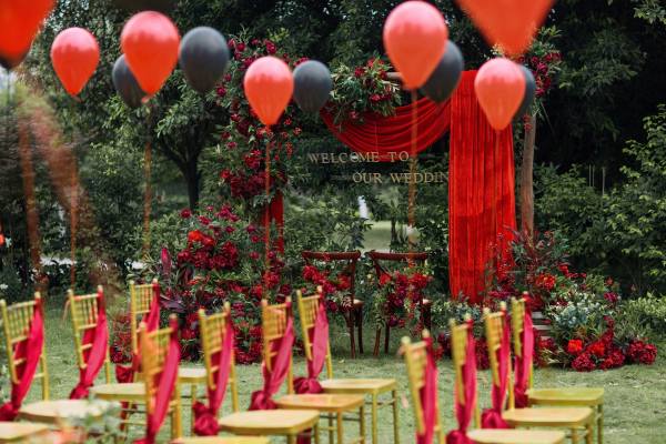 龙凤呈祥婚庆-红黑色户外婚礼