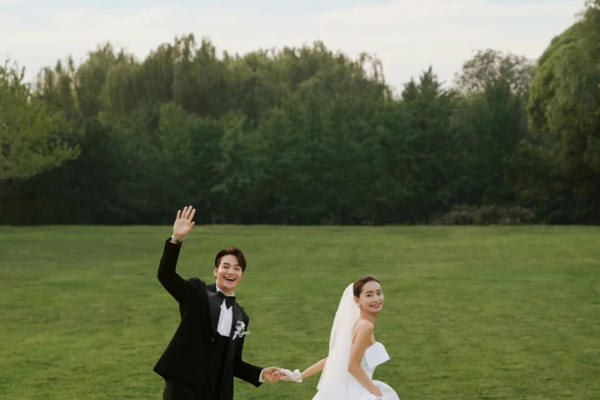 超美的韩式绿地婚纱照
