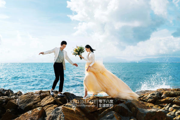 零下八度 海边礁石婚纱照