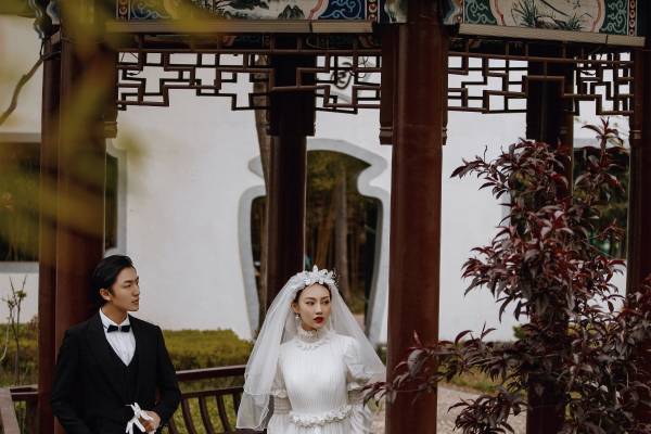 双方家长都超喜欢的园林民国风婚纱照