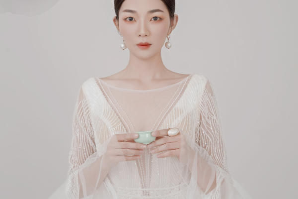 散落的光影，渲染着朦胧美好的氛围