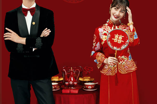 红色秀禾婚纱照