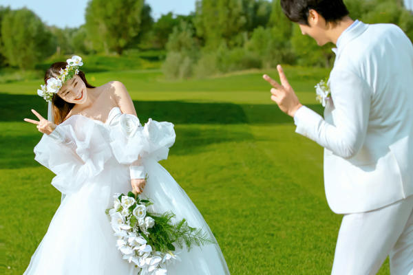 火遍全网的婚纱照/点击查看更多风格