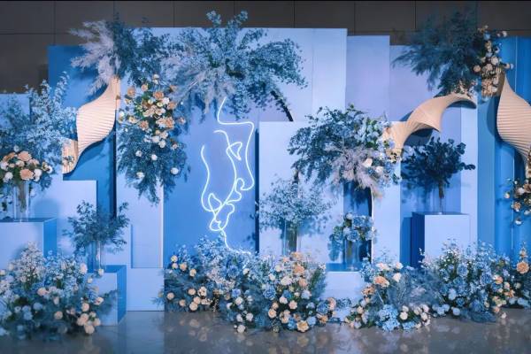 《洛星》高雅蓝白色系室内婚礼蓝色梦幻酒店婚礼