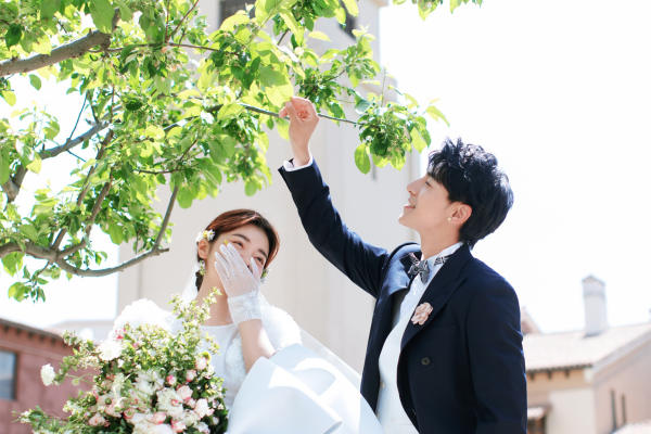 童话城堡风城市地标情侣婚纱照