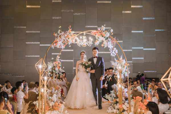 盛雅婚礼·无顶焦糖色室内婚礼·小预算婚礼布置