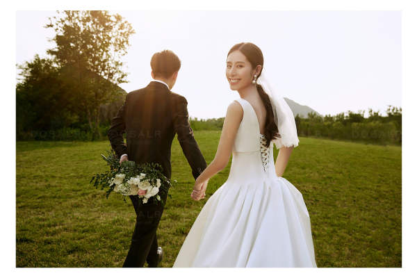 薇美婚纱摄影《草坪婚礼》