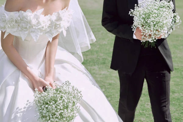 【皇后新派】清凉感十足的草坪森系婚纱照|让人心动