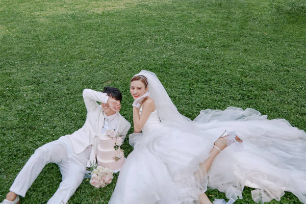 草坪婚纱照