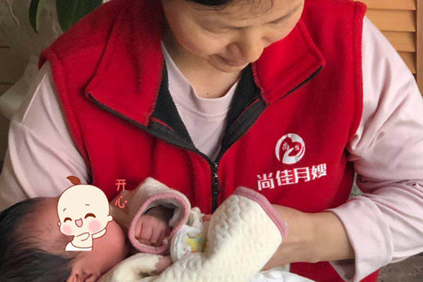 S5级别月嫂李桂兰