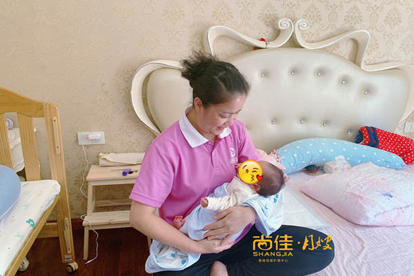 高端级别月嫂张小东