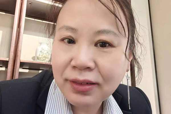 育儿嫂 育婴师
