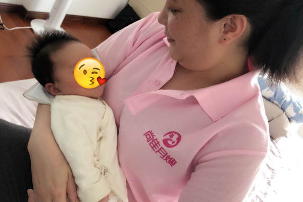 高端级别月嫂张小东