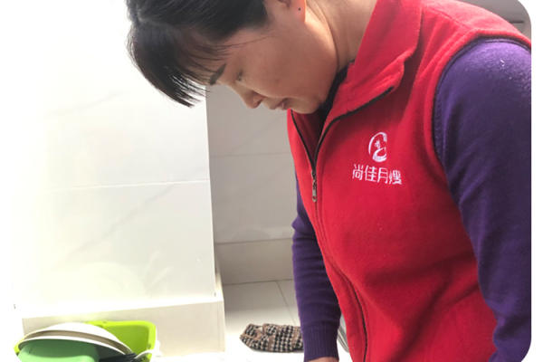 S5级别月嫂卢雪端
