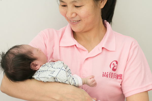 S5级别月嫂李桂兰