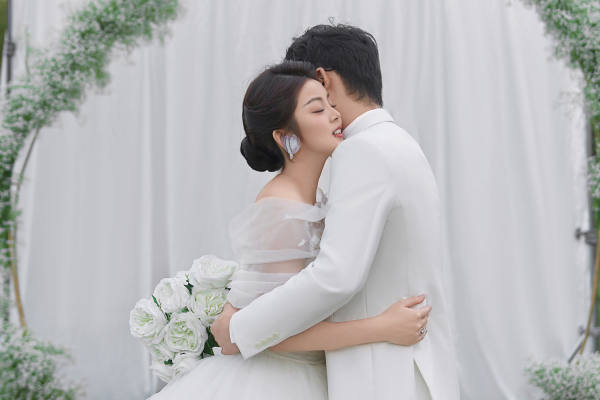JUJIAO & 仪式感十足的草坪婚纱照