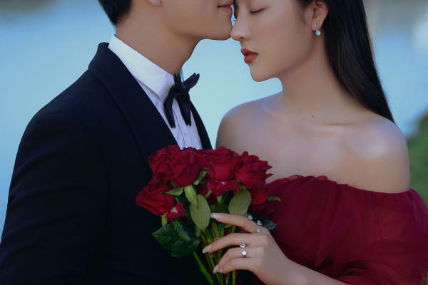 青岛薇爱婚纱摄影+森系复古红裙婚纱照