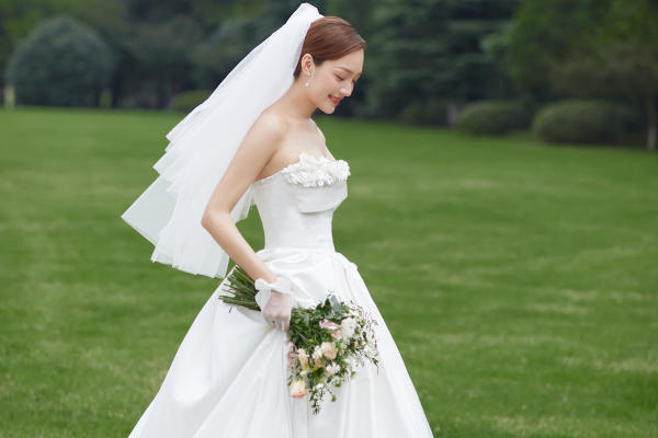 「草坪婚纱照」定制故事感婚纱照