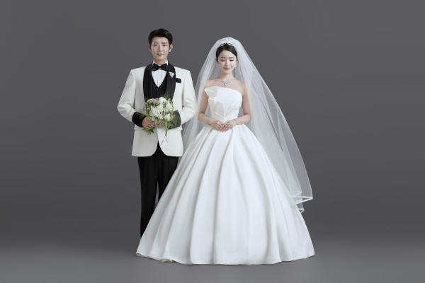 高级大气的室内高定白纱婚纱照♥️