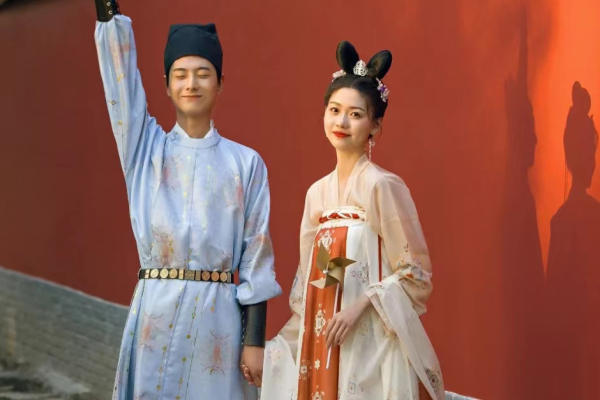 【爆款ins风】婚纱摄影+总监已对一拍摄+十服十造