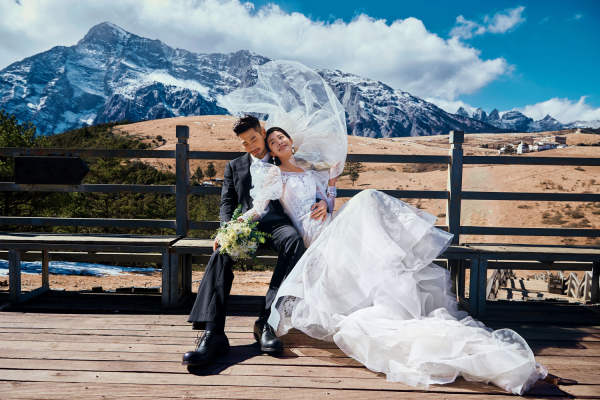 《聚焦旅拍丽江站》日照金山梦幻婚纱照