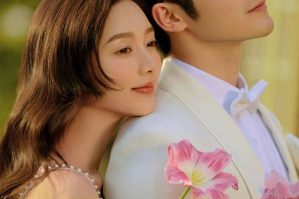 原创新品-纪实感草坪婚纱照