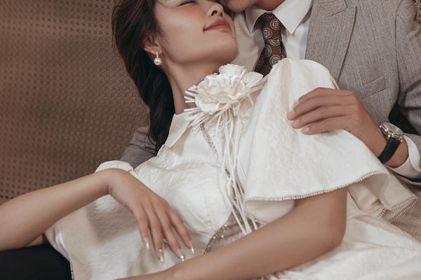 青岛薇爱婚纱摄影+高级慵懒风婚纱照
