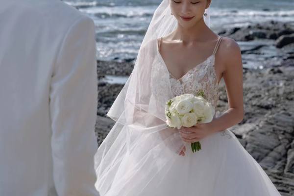 海边禁欲礁石婚纱照