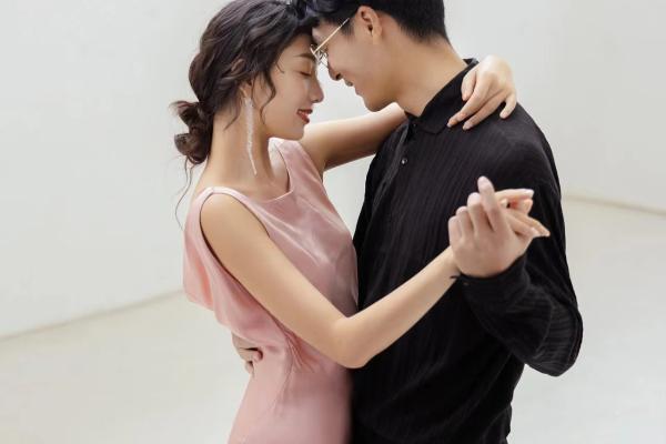 《风格任选  服装不分亲区》婚纱照 一价全包婚纱摄影