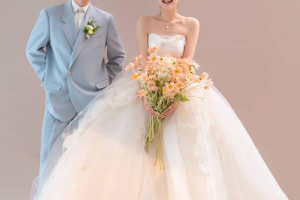 00后偏爱的韩式婚纱照/俏皮又极简