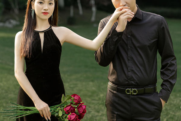 他们说：“没有什么拘束，玩着玩着就拍完了”。