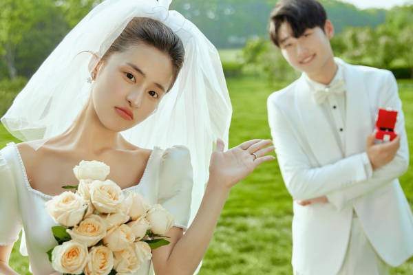 超甜蜜辣叭❗︎趣味洋溢的森系草坪婚纱照😄