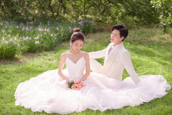 美爆七夕【莫奈庄园】一秒入夏轻氧感草坪婚纱/高阶审美