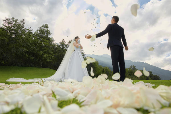 JUJIAO & 牵着羊驼拍森系婚纱照