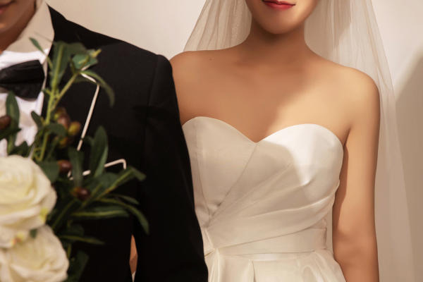 赛拉维  光影氛围感婚纱