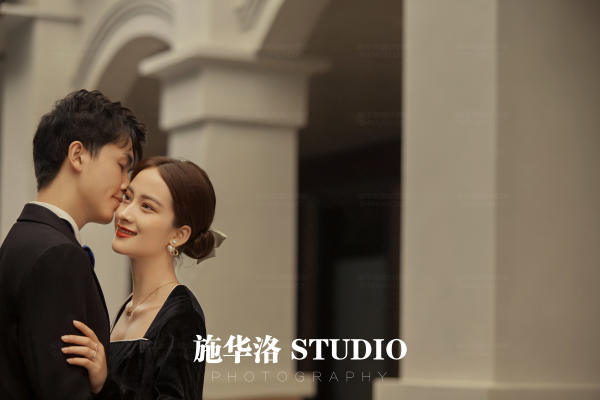 东西巷黑色 赫本