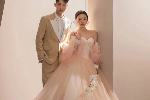 《风格任选  服装不分亲区》婚纱照 一价全包婚纱摄影