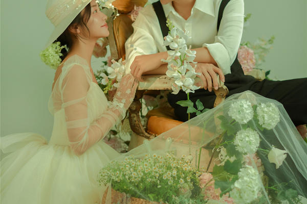 【现代新娘®】这样的法式复古婚纱照🌹集美们喜欢嘛