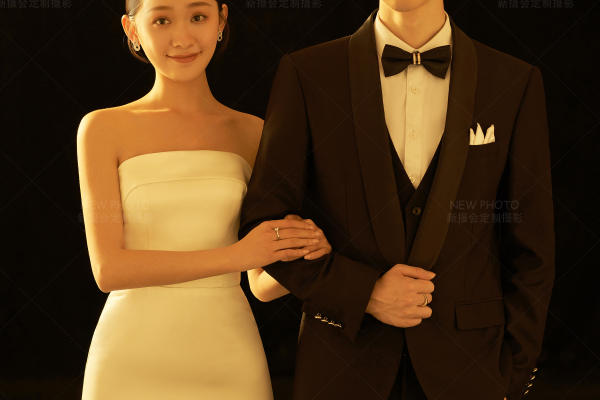 高级定制 暴击的缎面高定婚纱照