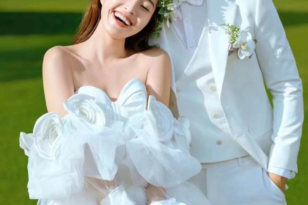 森系草坪唯美婚纱