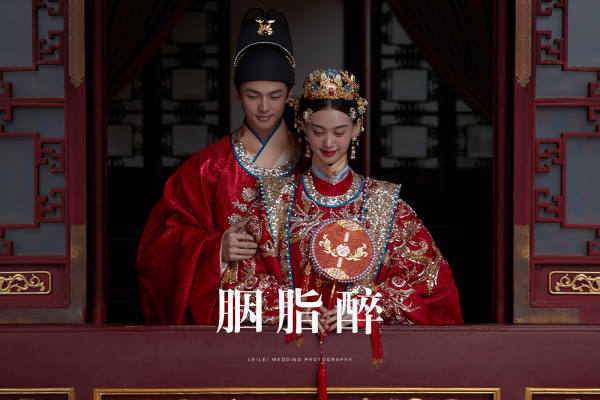 拍一组父母喜欢，闺蜜夸赞的汉服婚纱照吧❗️